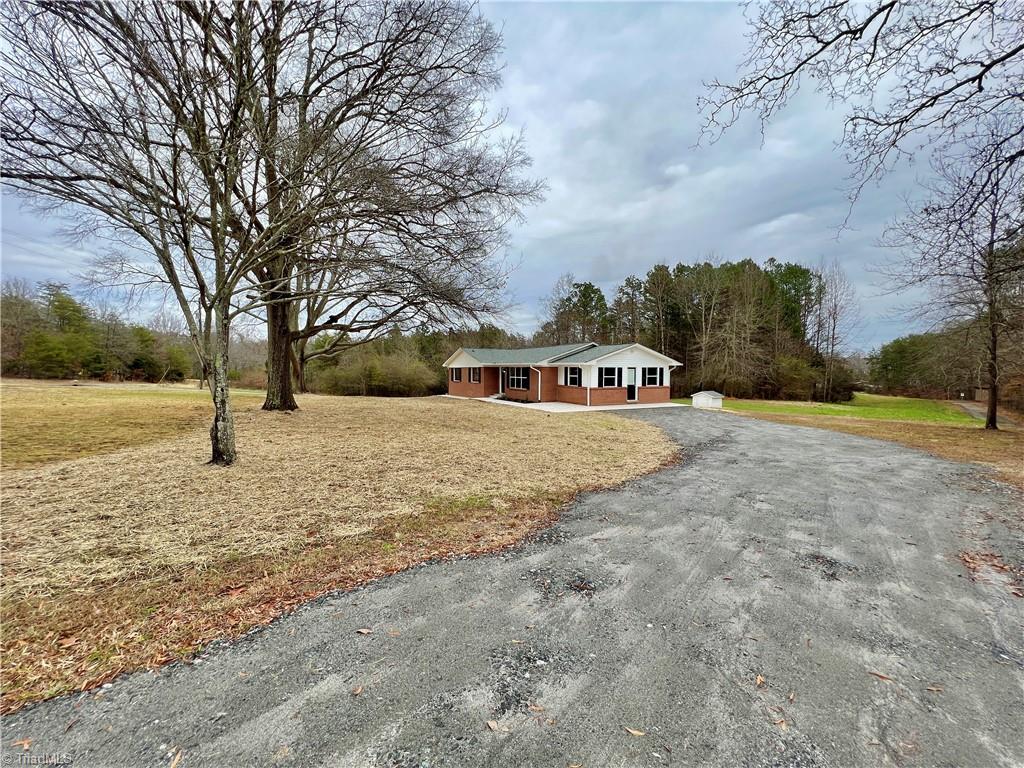 2636 Dillard Road Madison, NC 27025 - Photo 5 of 19