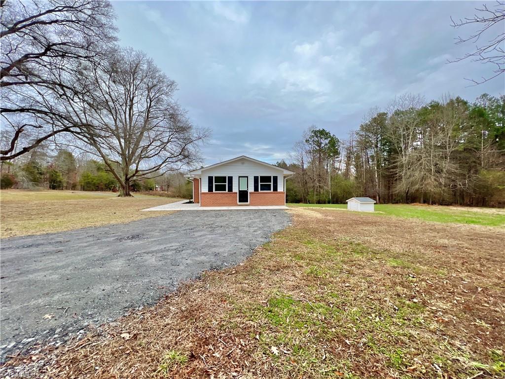 2636 Dillard Road Madison, NC 27025 - Photo 6 of 19