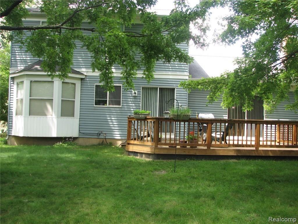 823 Hadley Road Rochester Hills, MI 48307 - Photo 7 of 53