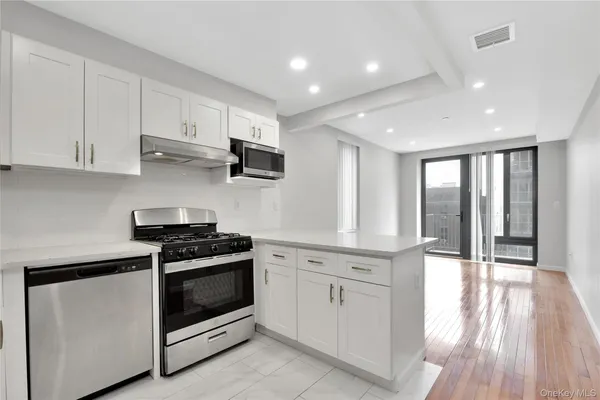 $3,350 | 148-36 89th Avenue, Unit 204 | Jamaica