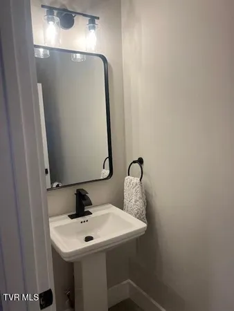 $1,800 | 703 North Main Avenue, Unit 1, Erwin, TN 37650