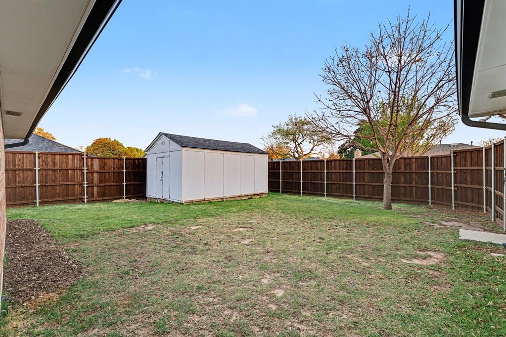 908 Thoreau Lane Allen, TX 75002 - Photo 26 of 31 a view of a backyard with green space