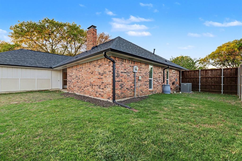 908 Thoreau Lane Allen, TX 75002 - Photo 28 of 31 a view of a backyard with a garden and entertaining space
