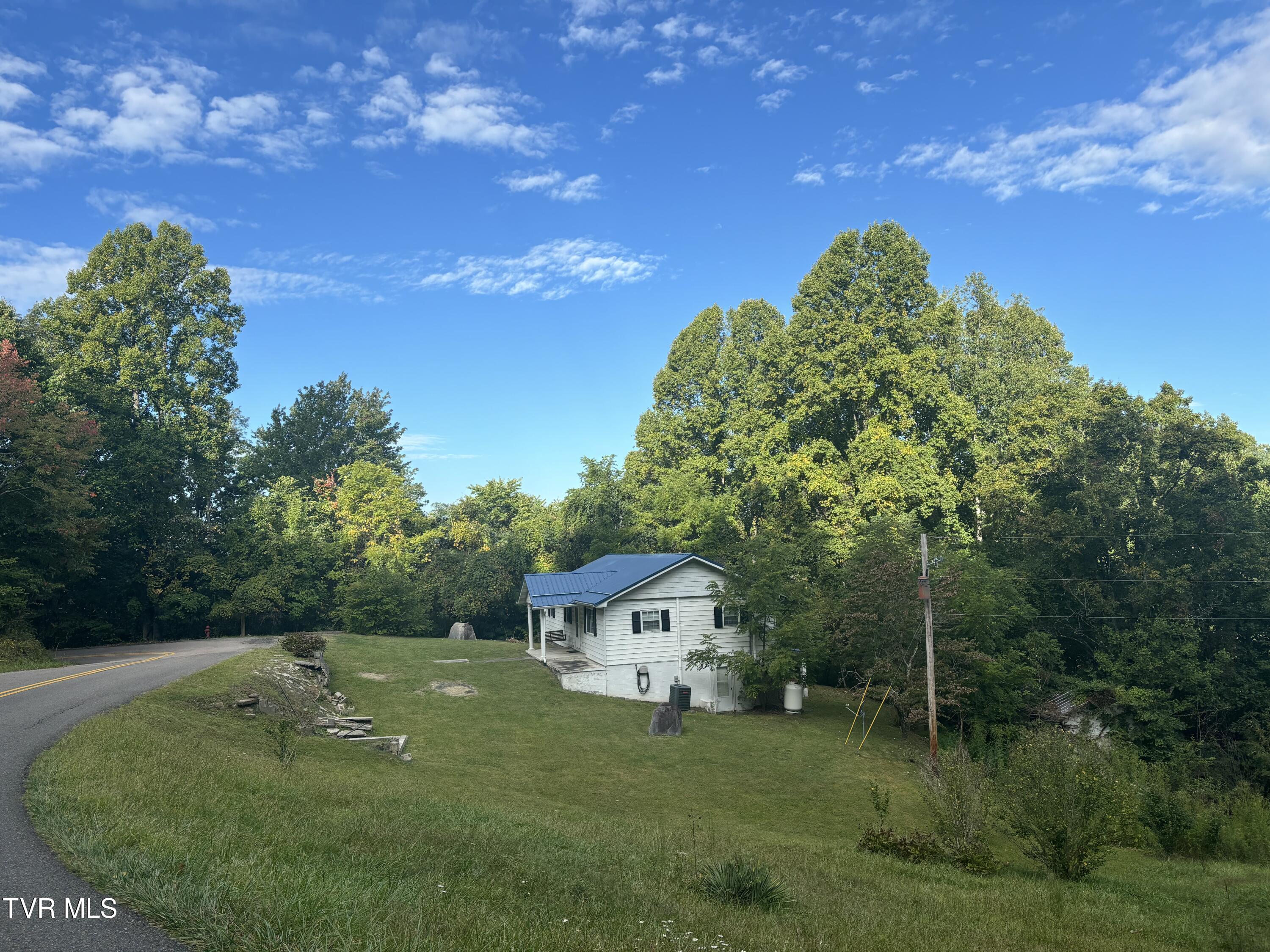 9976 DC Caney Ridge Road Coeburn, VA 24230 - Photo 3 of 23 IMG_7506