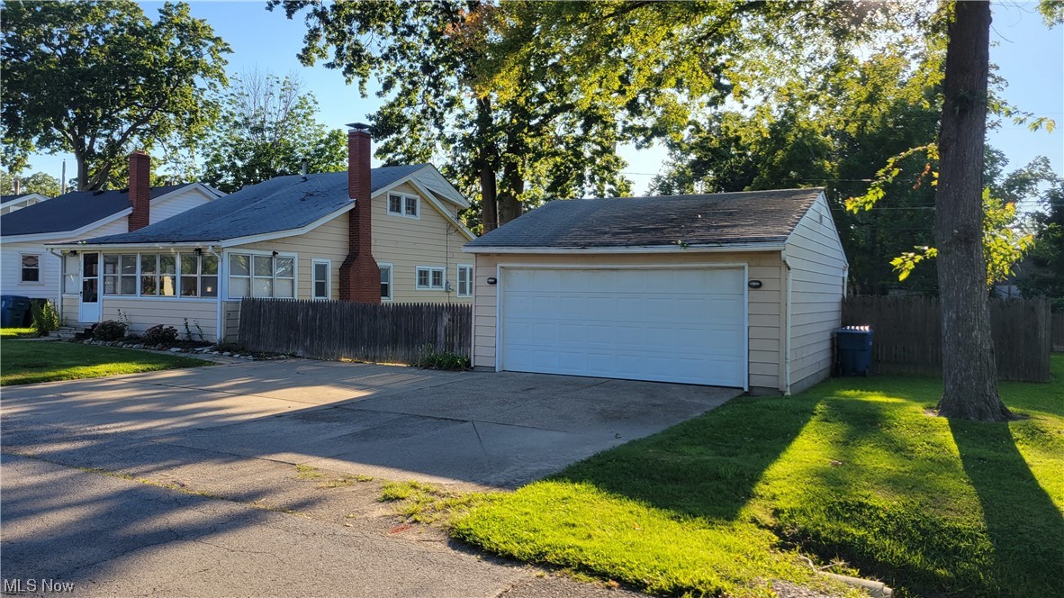 290 Cummings Road Vermilion, OH 44089 - Photo 1 of 18 View of front of house featuring a front yard and garage