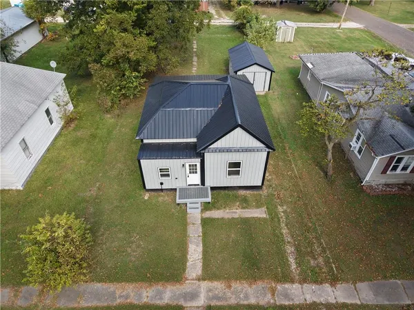 $82,900 | 325 East Lake Street, Marceline, MO 64658