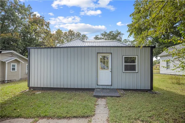 $82,900 | 325 East Lake Street, Marceline, MO 64658