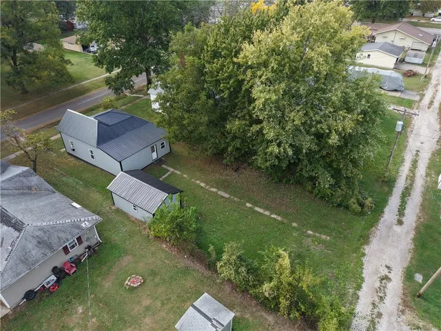 $87,000 | 325 East Lake Street, Marceline, MO 64658