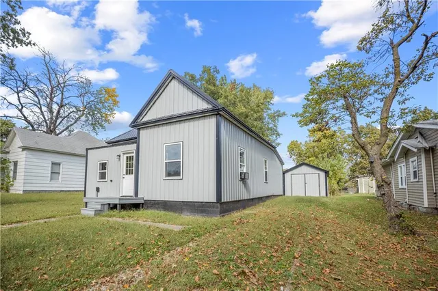 $87,000 | 325 East Lake Street, Marceline, MO 64658