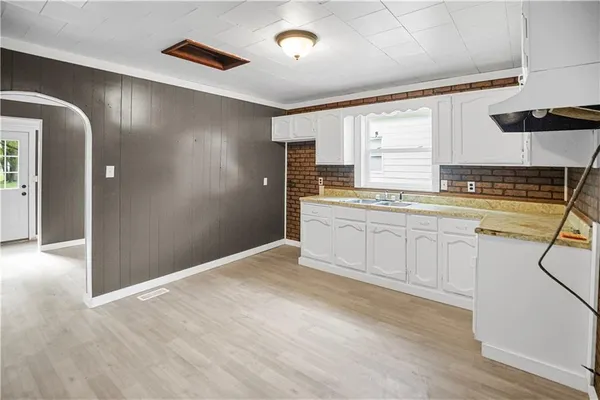 $82,900 | 325 East Lake Street, Marceline, MO 64658