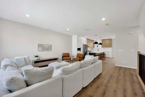 $625,000 | 944 Beloit Avenue, Unit 2, Forest Park, IL 60130