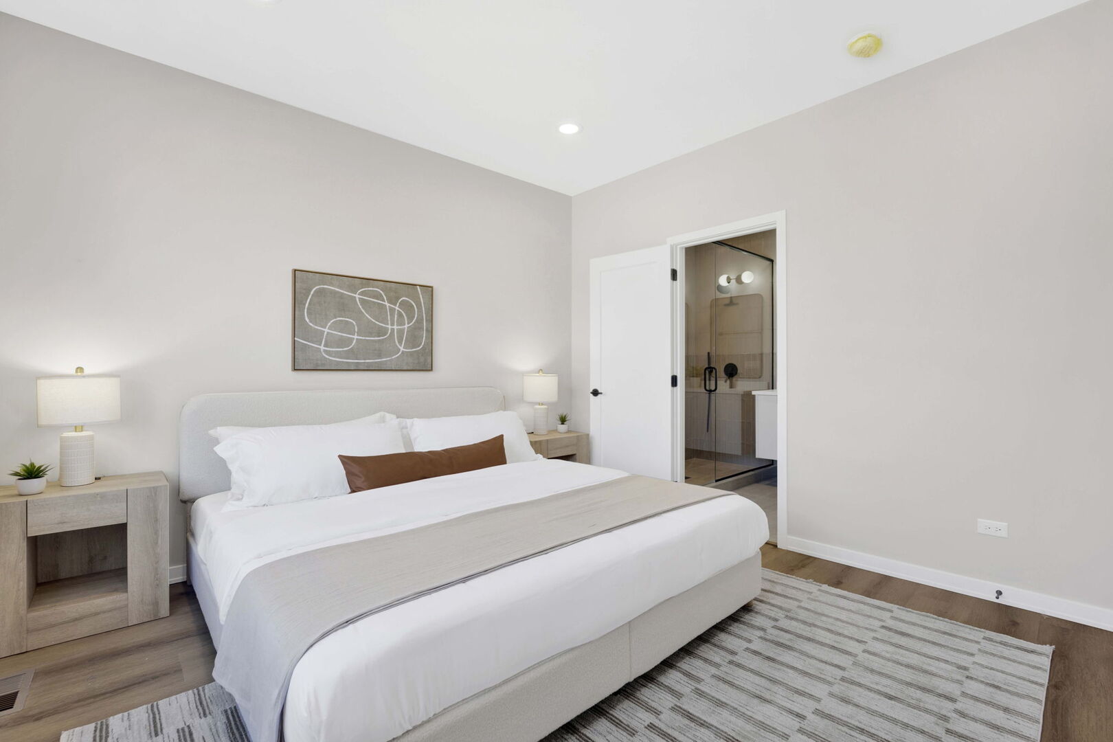 944 Beloit Avenue, Unit 2 Forest Park, IL 60130 - Photo 18 of 32 a bedroom with a bed and a lamp