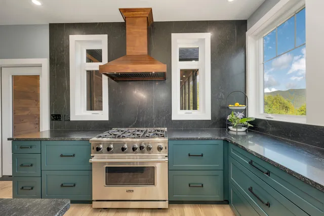 $1,895,000 | 83 Parker Ridge Road, Bartlett, NH 03812