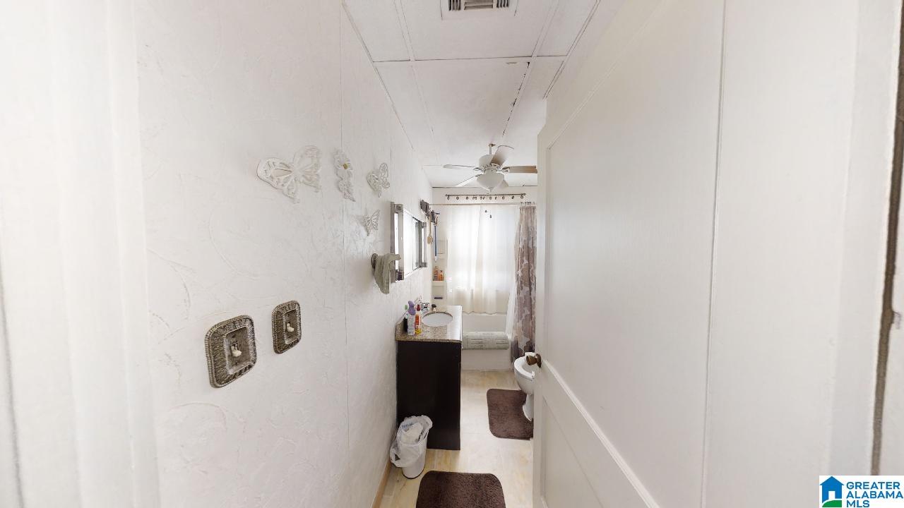 401 16th Place Southwest Birmingham, AL 35211 - Photo 4 of 12