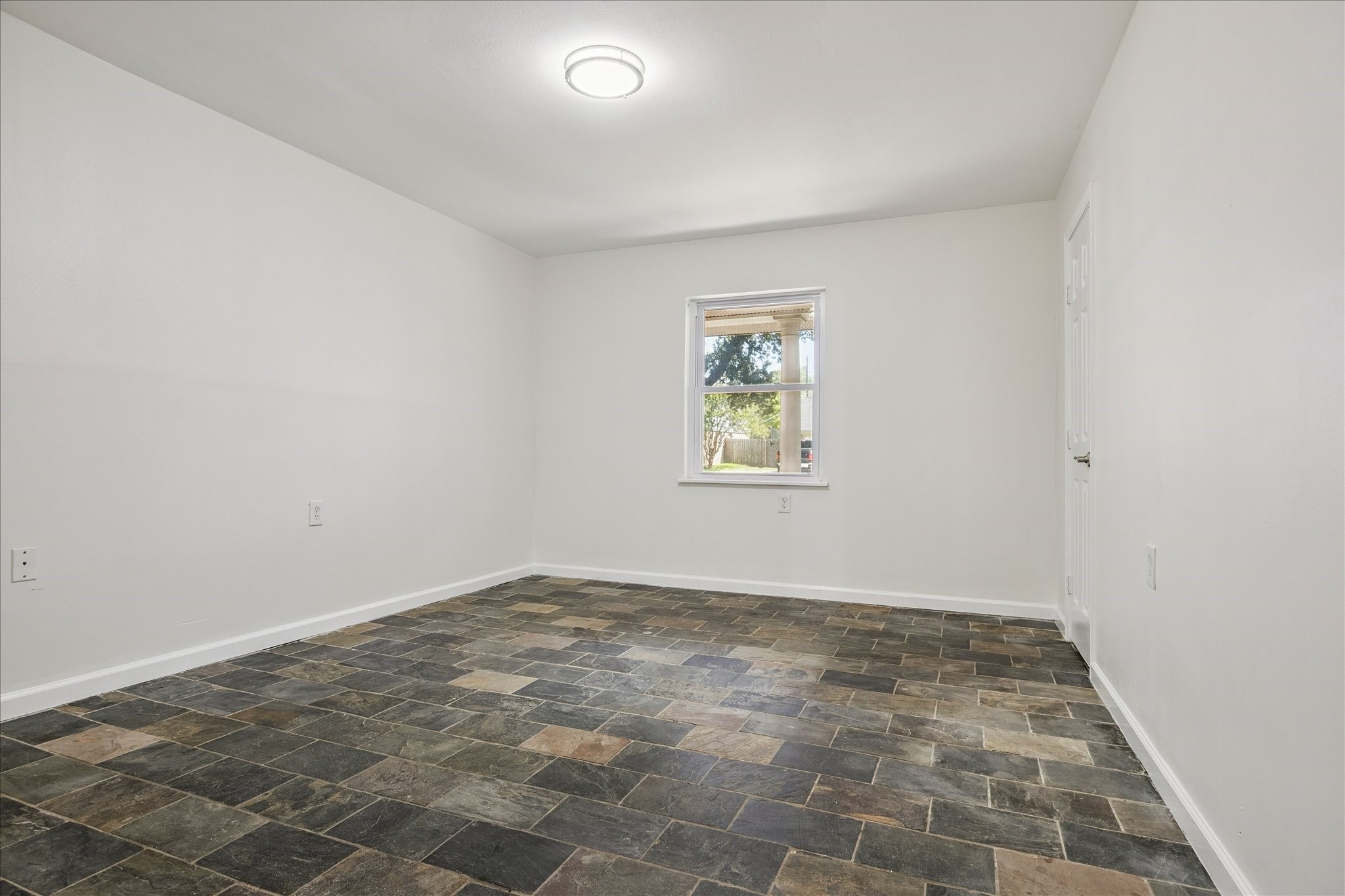 9014 Dunlap Street Houston, TX 77074 - Photo 18 of 23 an empty room with windows