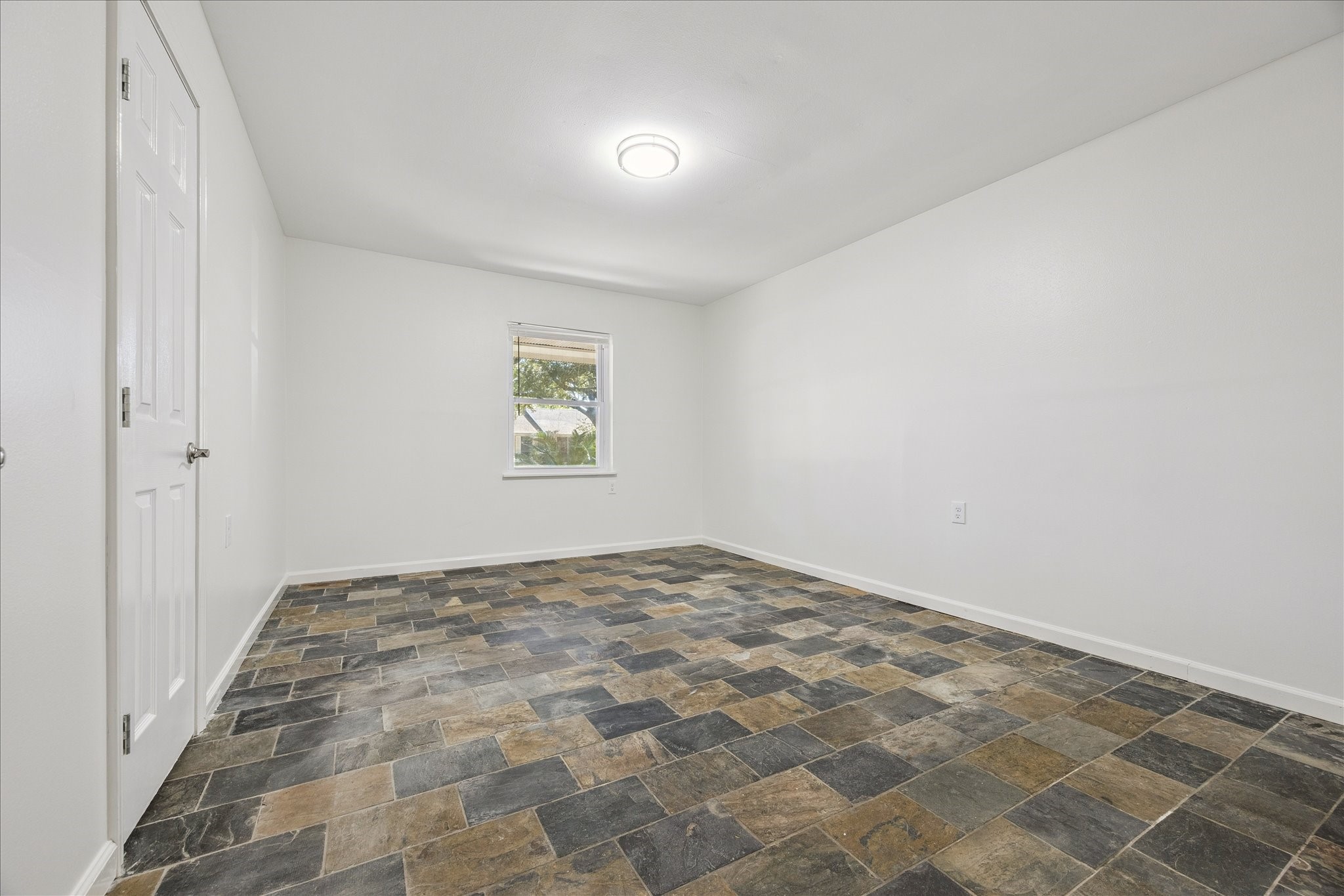 9014 Dunlap Street Houston, TX 77074 - Photo 20 of 23 an empty room with a natural light