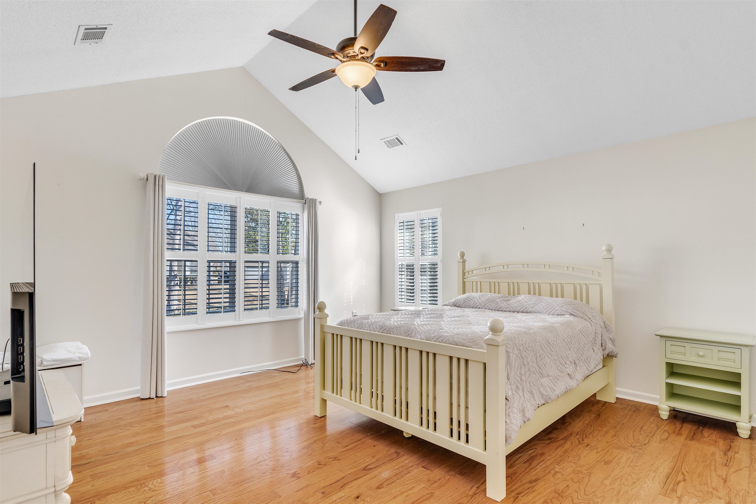 1213 Oak Timber Circle, Unit 25 Collierville, TN 38017 - Photo 16 of 25 Bedroom featuring visible vents, ceiling fan, and light wood-style flooring