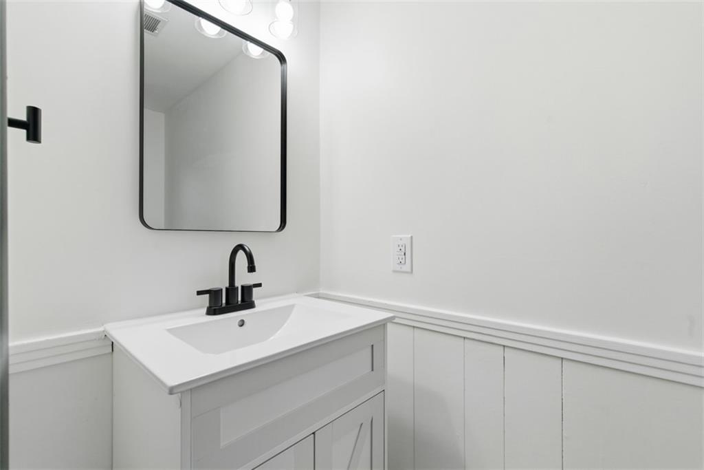 125 South Jamestown Road Coraopolis, PA 15108 - Photo 33 of 44 a bathroom with a sink and a mirror