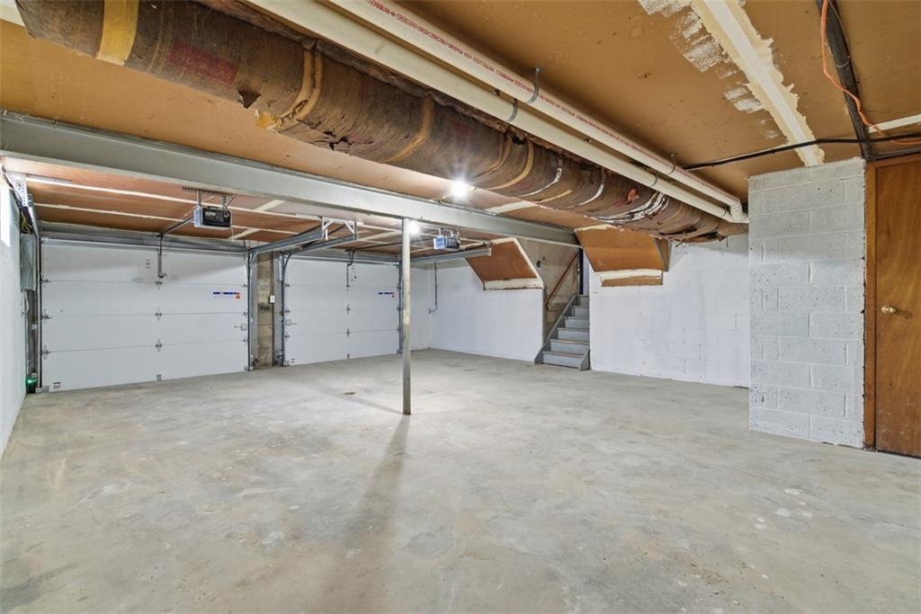 125 South Jamestown Road Coraopolis, PA 15108 - Photo 39 of 44 a view of a garage