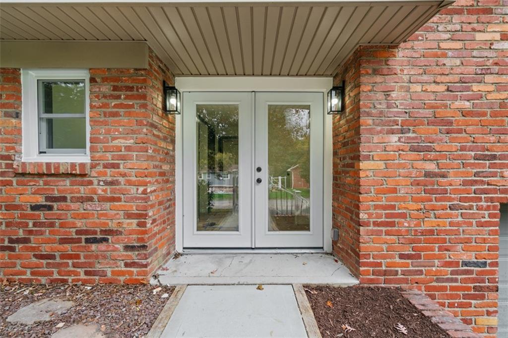 125 South Jamestown Road Coraopolis, PA 15108 - Photo 4 of 44 a front view of a house with a garden