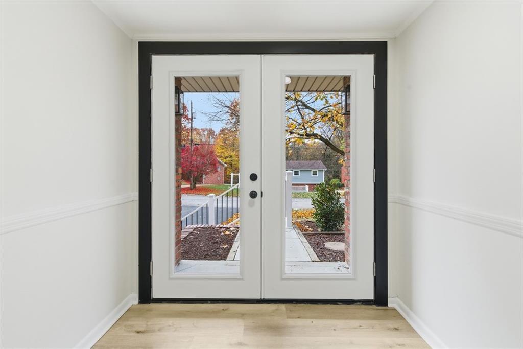 125 South Jamestown Road Coraopolis, PA 15108 - Photo 5 of 44 a view of front door