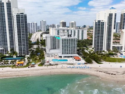 $179,900 | 19201 Collins Avenue, Unit 1109, Sunny Isles Beach, FL 33160