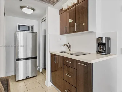 $179,900 | 19201 Collins Avenue, Unit 1109, Sunny Isles Beach, FL 33160