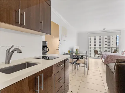 $179,900 | 19201 Collins Avenue, Unit 1109, Sunny Isles Beach, FL 33160