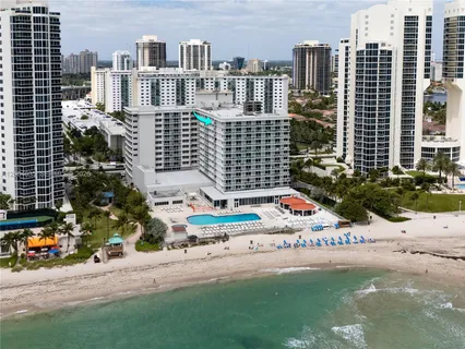 $179,900 | 19201 Collins Avenue, Unit 1109, Sunny Isles Beach, FL 33160