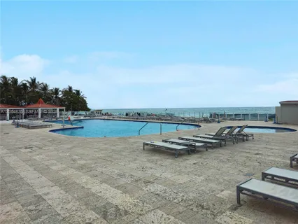 $179,900 | 19201 Collins Avenue, Unit 1109, Sunny Isles Beach, FL 33160