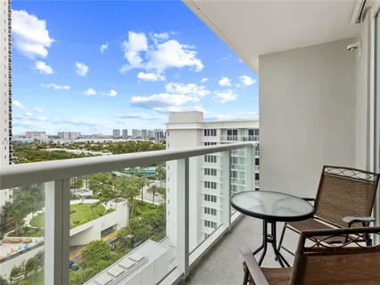 $179,900 | 19201 Collins Avenue, Unit 1109, Sunny Isles Beach, FL 33160