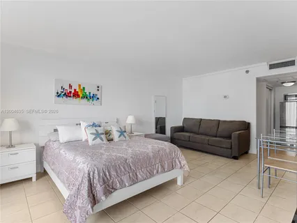 $179,900 | 19201 Collins Avenue, Unit 1109, Sunny Isles Beach, FL 33160