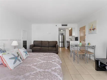 $179,900 | 19201 Collins Avenue, Unit 1109, Sunny Isles Beach, FL 33160