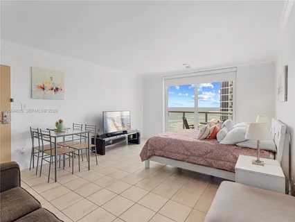 $179,900 | 19201 Collins Avenue, Unit 1109, Sunny Isles Beach, FL 33160