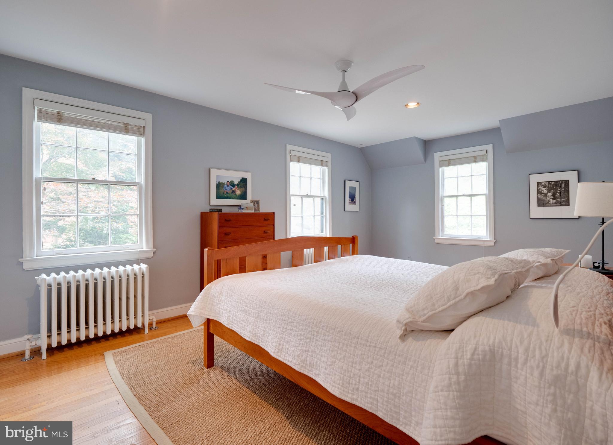 3820 Chesterbrook Road Arlington, VA 22207 - Photo 20 of 43 Upper level primary bedroom
