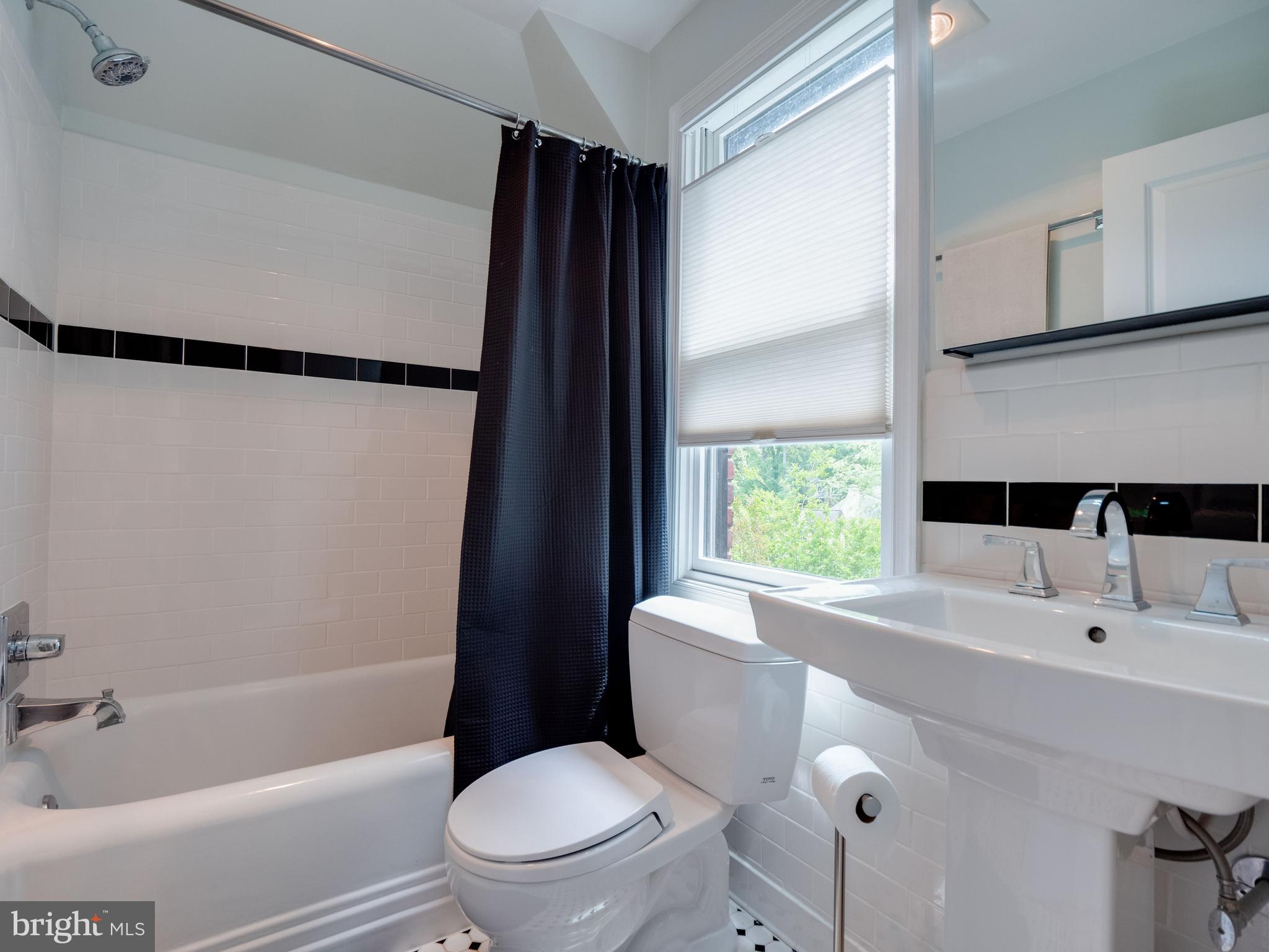 3820 Chesterbrook Road Arlington, VA 22207 - Photo 27 of 43 Upper level hall bathroom