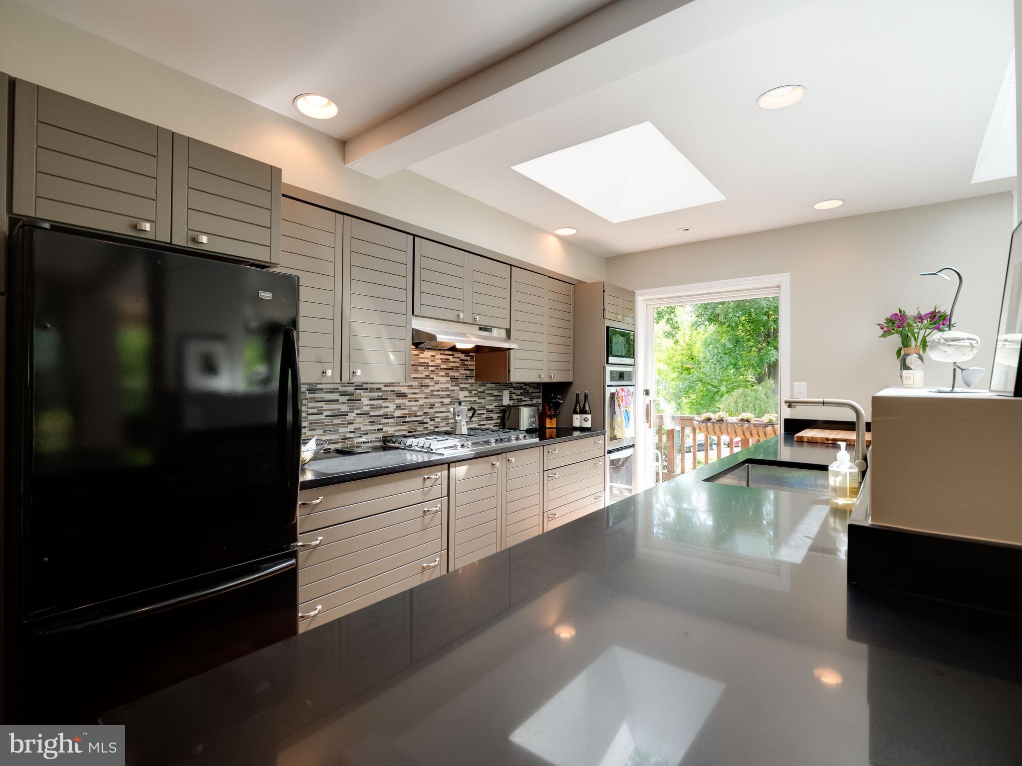 3820 Chesterbrook Road Arlington, VA 22207 - Photo 5 of 43 Recessed lighting