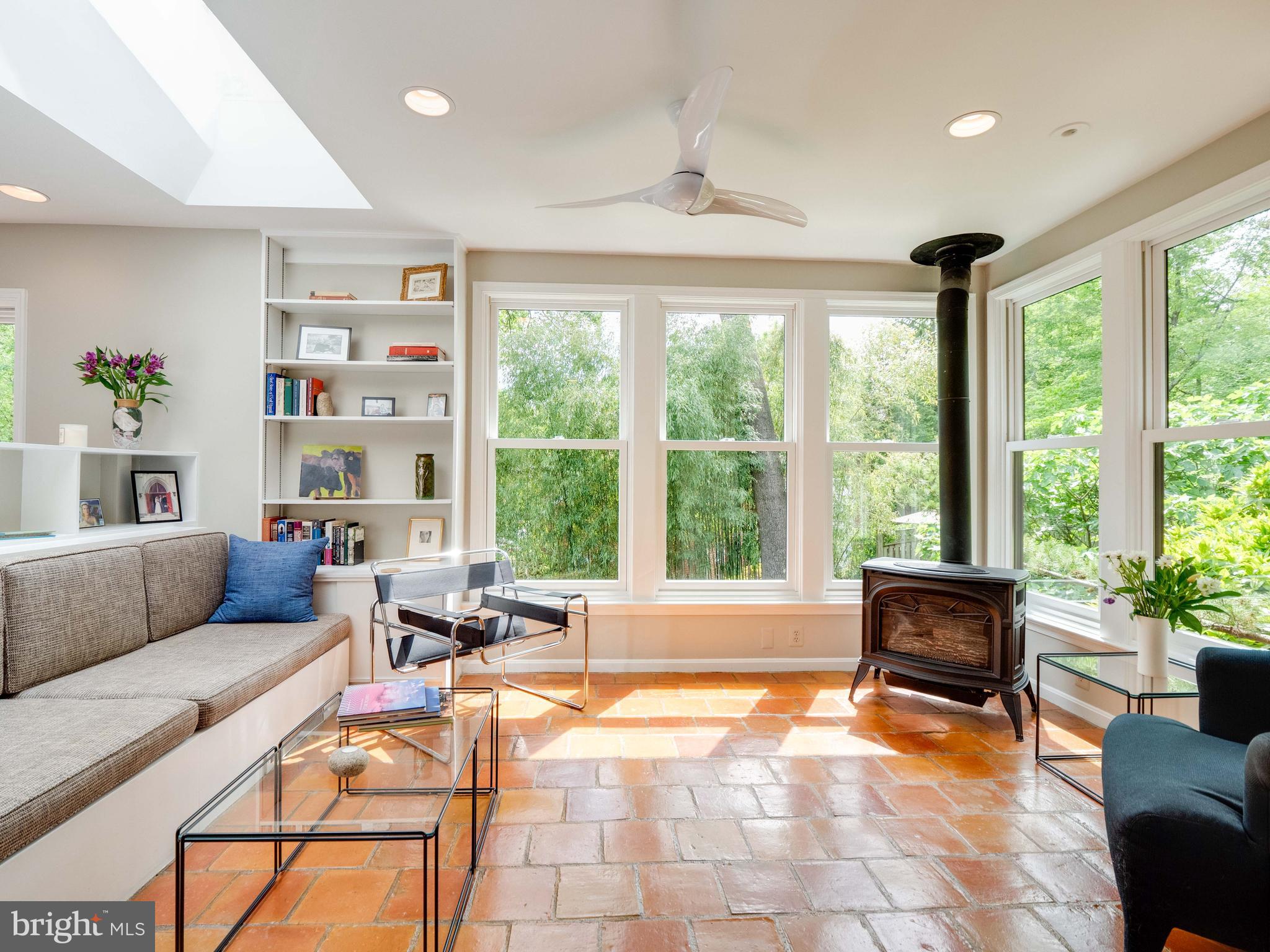 3820 Chesterbrook Road Arlington, VA 22207 - Photo 9 of 43 Gas stove, recessed lighting...cozy spot to relax