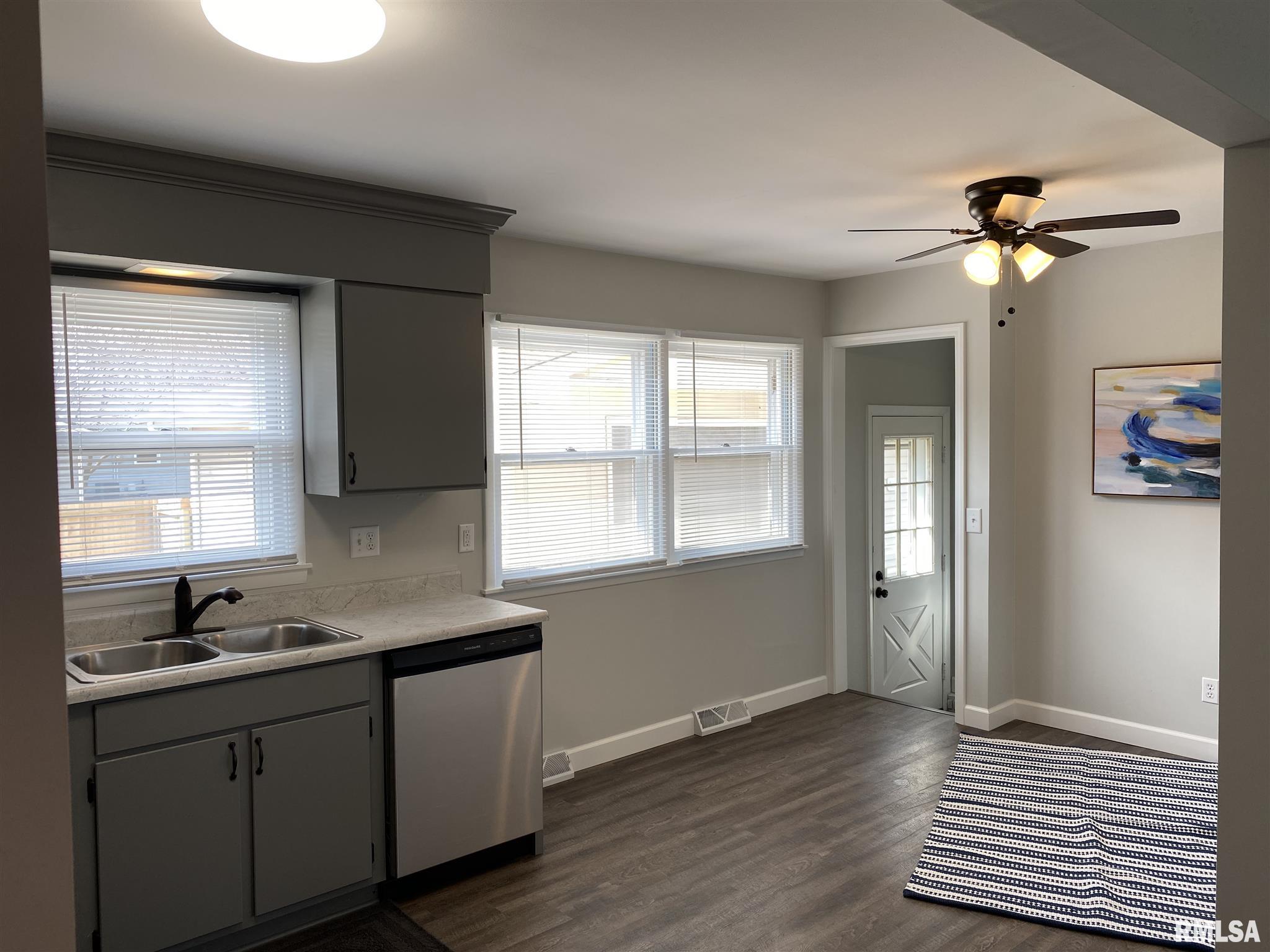204 Stutely Lane Springfield, IL 62704 - Photo 9 of 28 Gallery Image 9