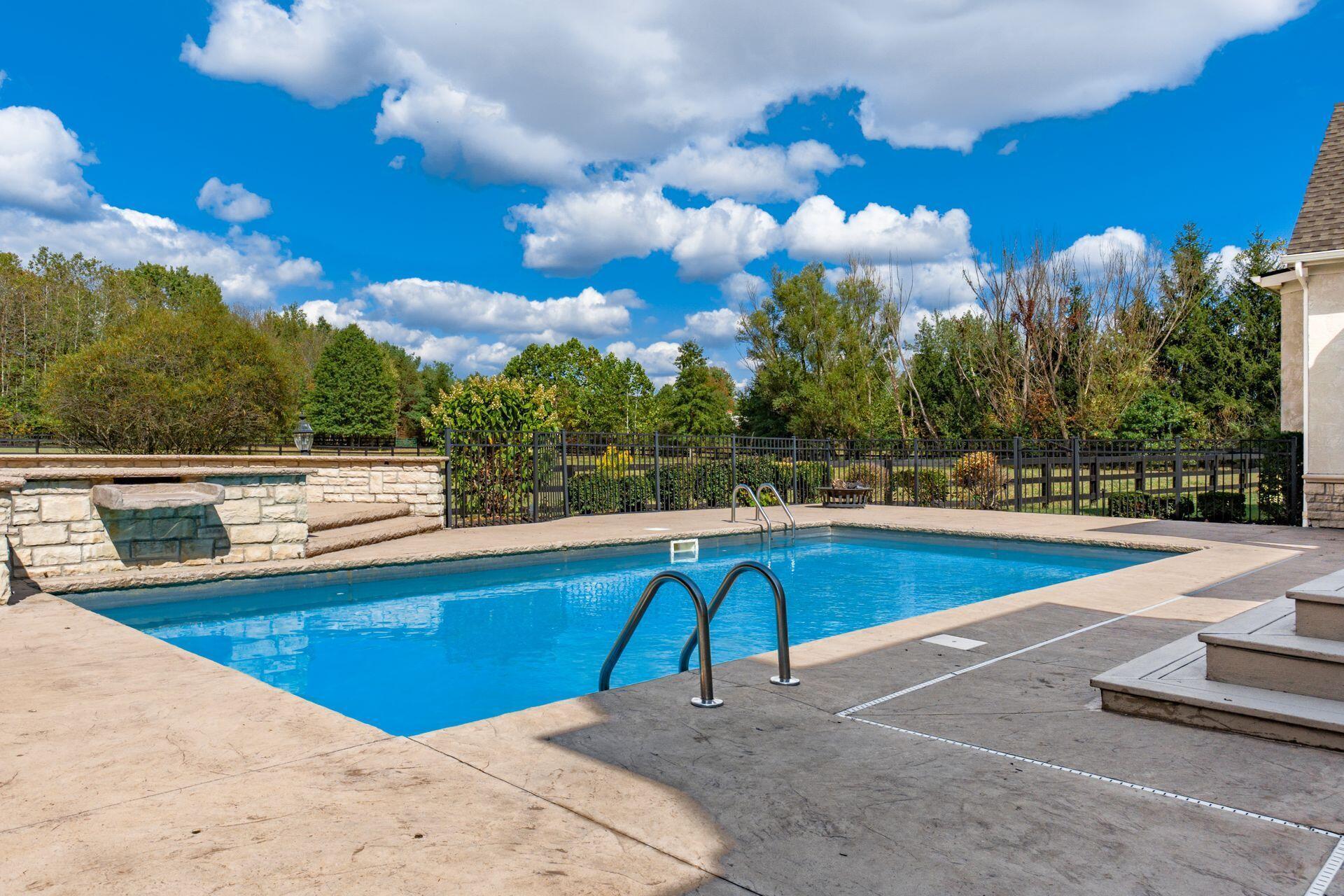 6861 Heverlo Road Sunbury, OH 43074 - Photo 63 of 104 Pool & Patio