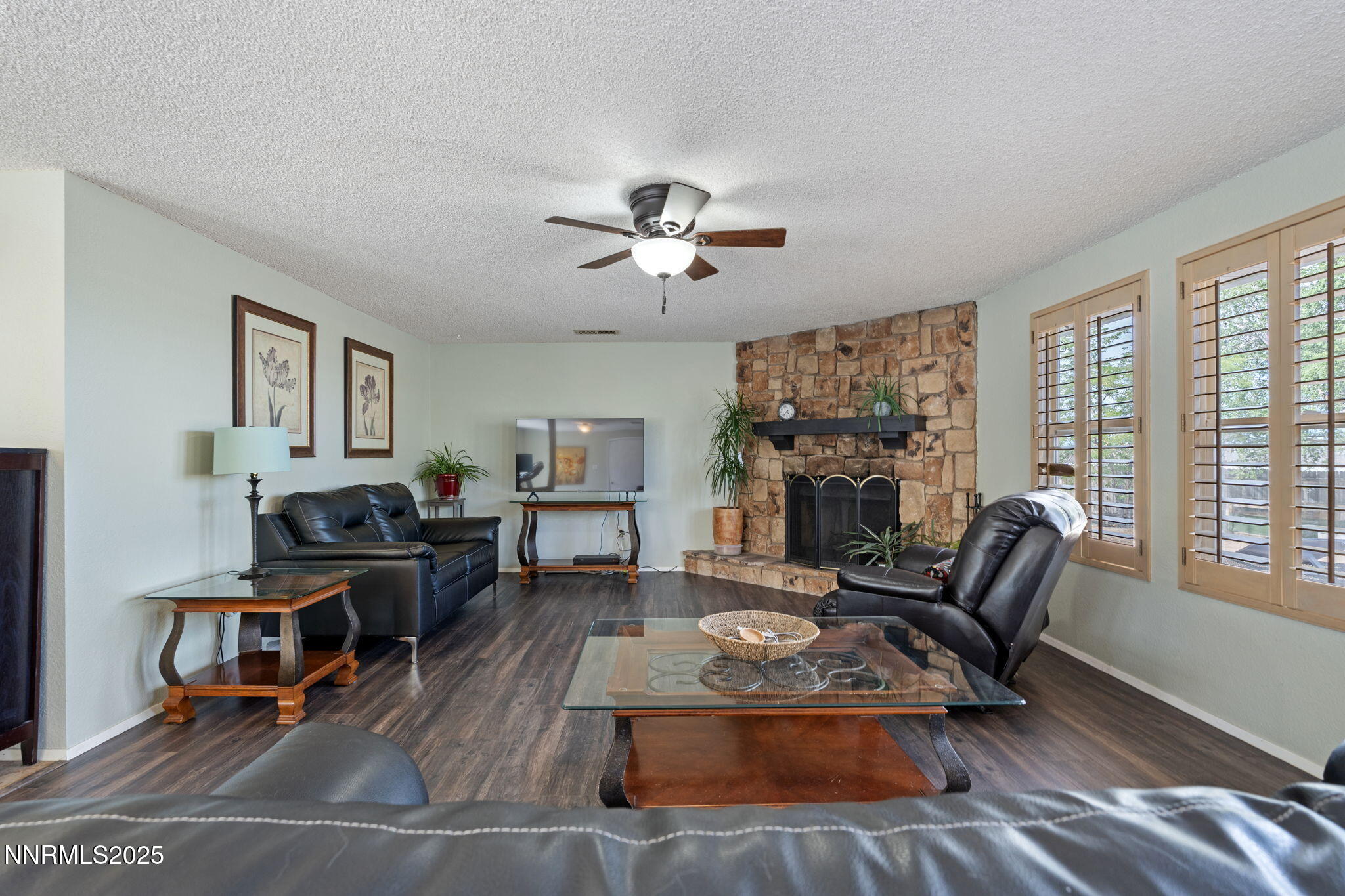 2410 Seneca Drive Reno, NV 89506 - Photo 11 of 32 Living Room