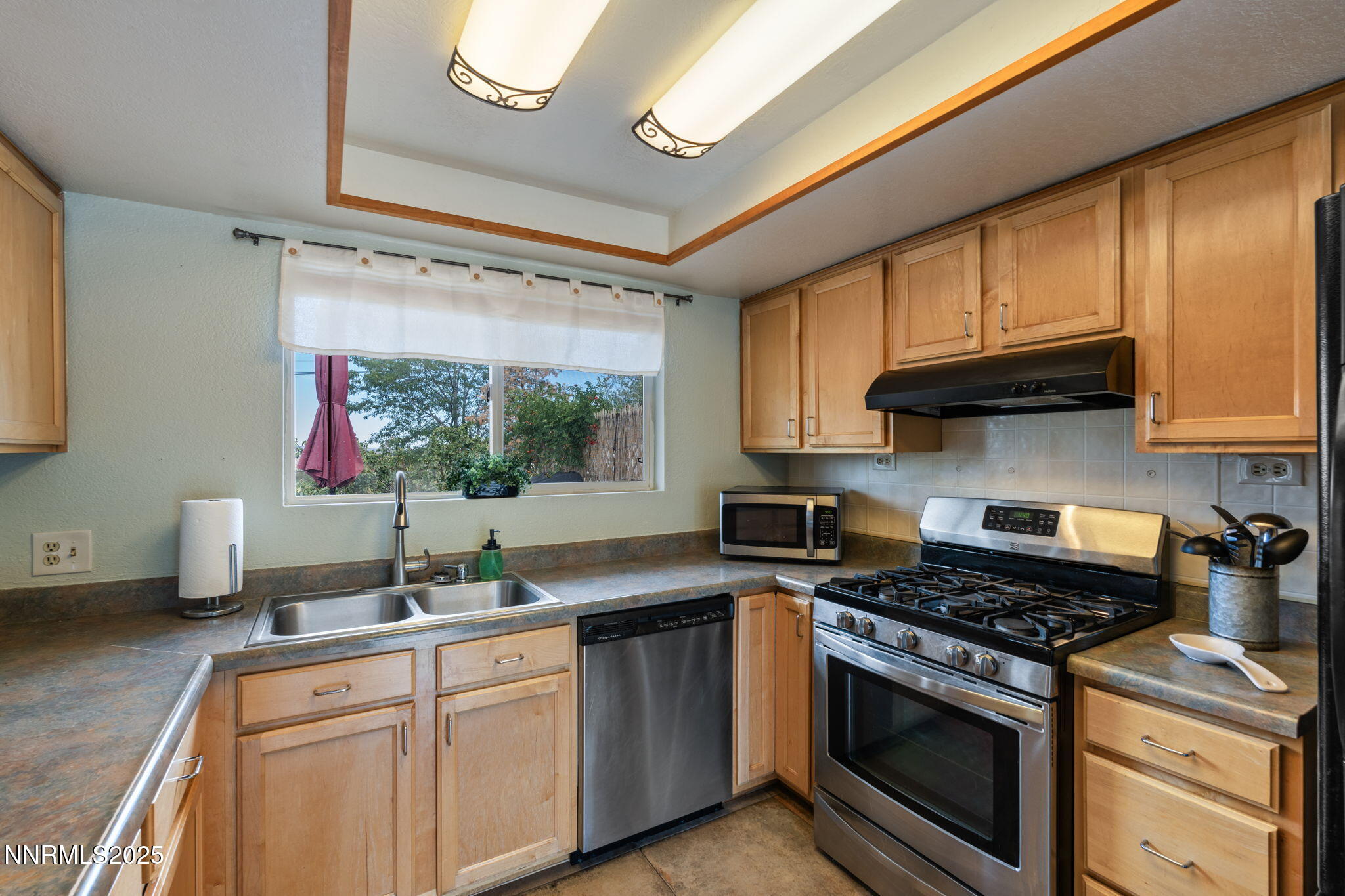 2410 Seneca Drive Reno, NV 89506 - Photo 14 of 32 Kitchen