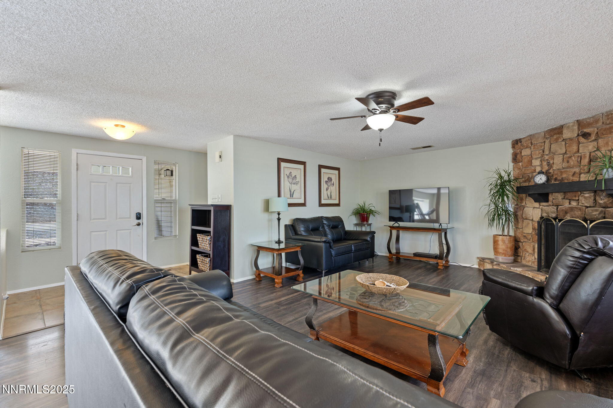 2410 Seneca Drive Reno, NV 89506 - Photo 8 of 32 Living Room