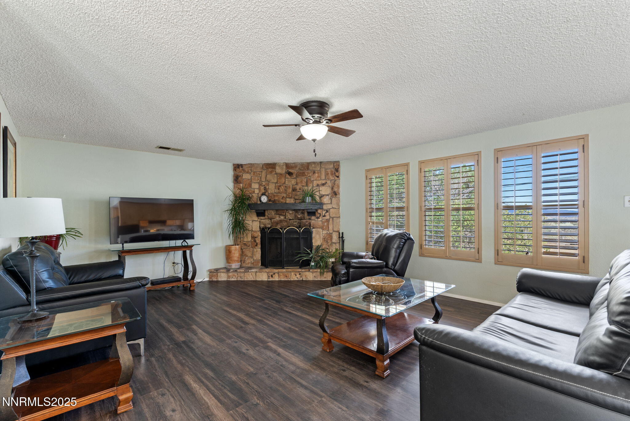 2410 Seneca Drive Reno, NV 89506 - Photo 10 of 32 Living Room