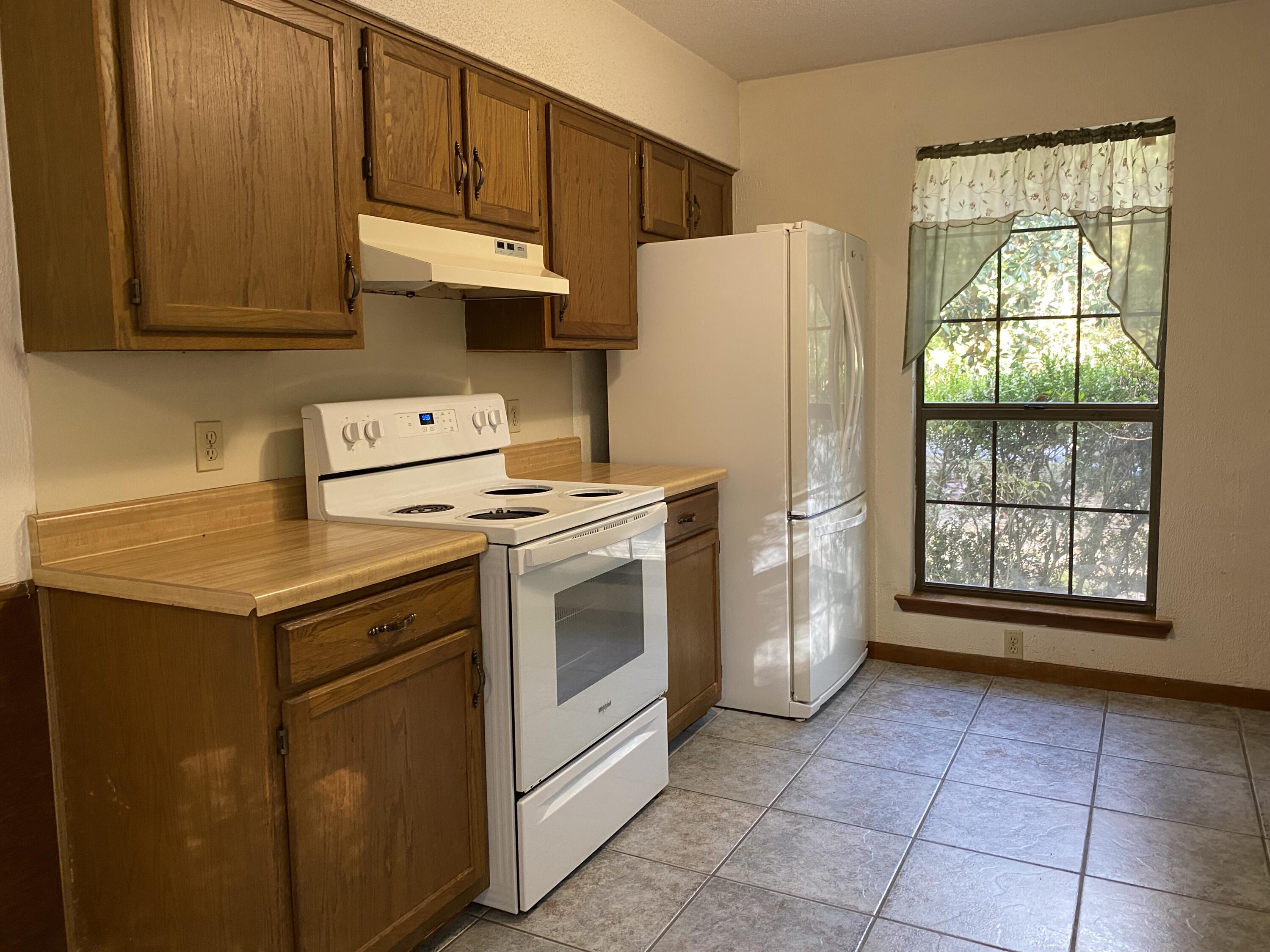 3170 Skyline Drive Crestview, FL 32539 - Photo 6 of 16 a utility room with dryer and washer