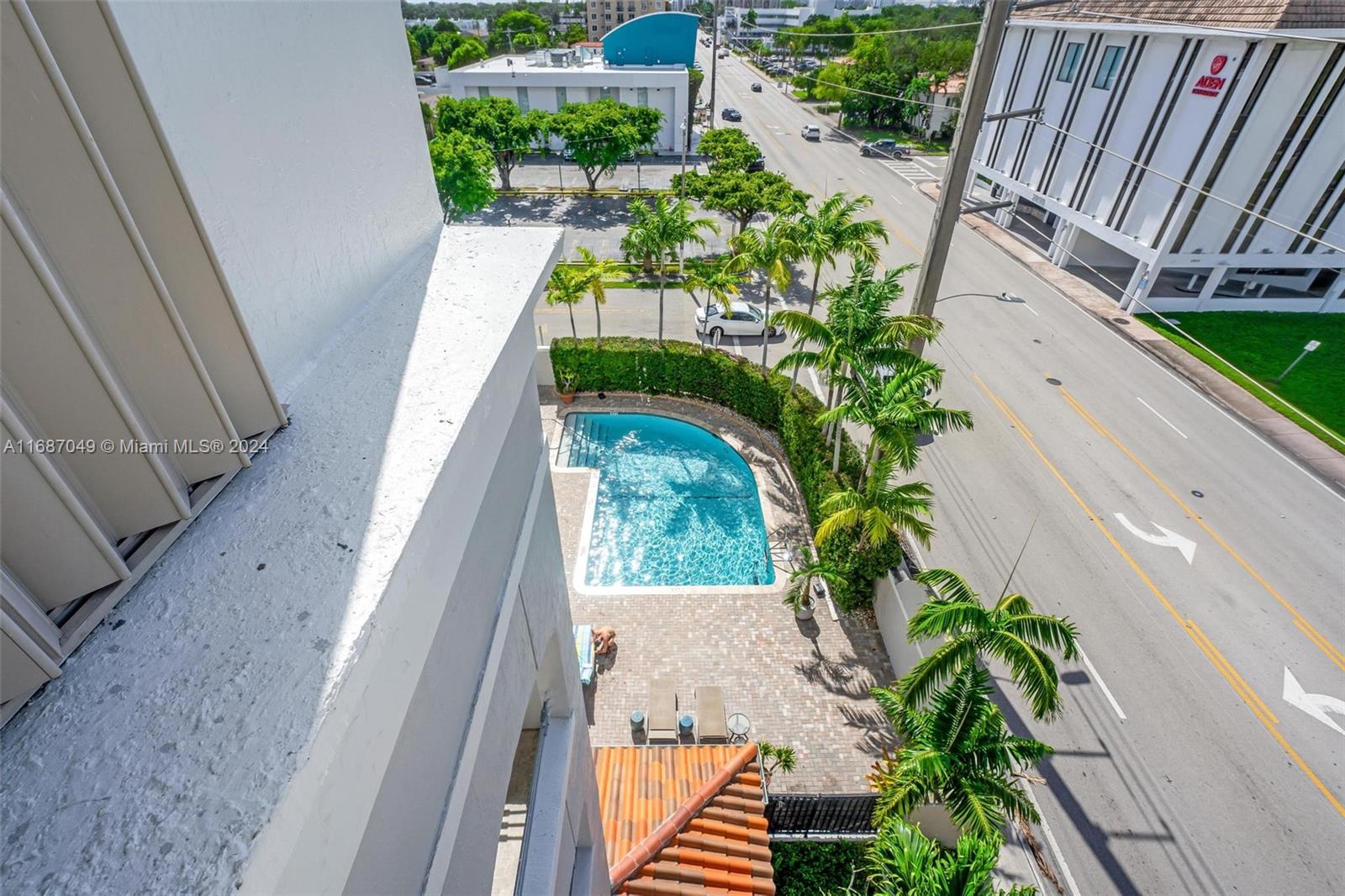 2351 Douglas Road, Unit 504 Miami, FL 33145 - Photo 41 of 41 a view of a backyard