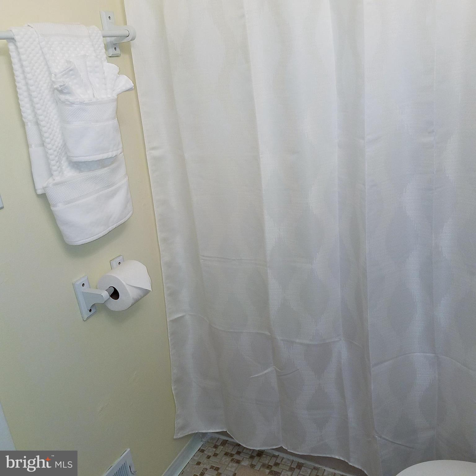 13107 Newgate Road Woodbridge, VA 22193 - Photo 11 of 26 Bath