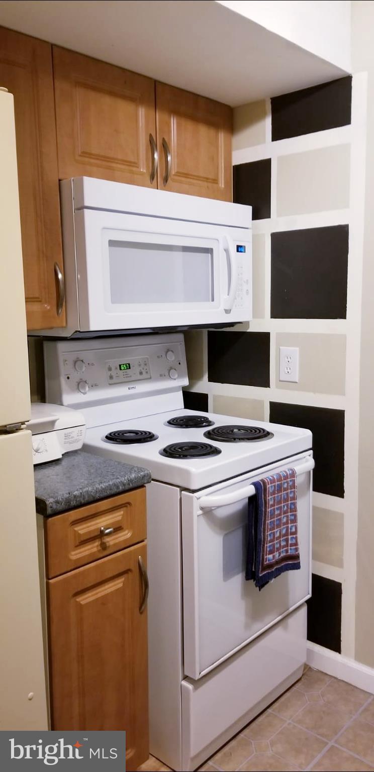 13107 Newgate Road Woodbridge, VA 22193 - Photo 22 of 26 2nd kitchen