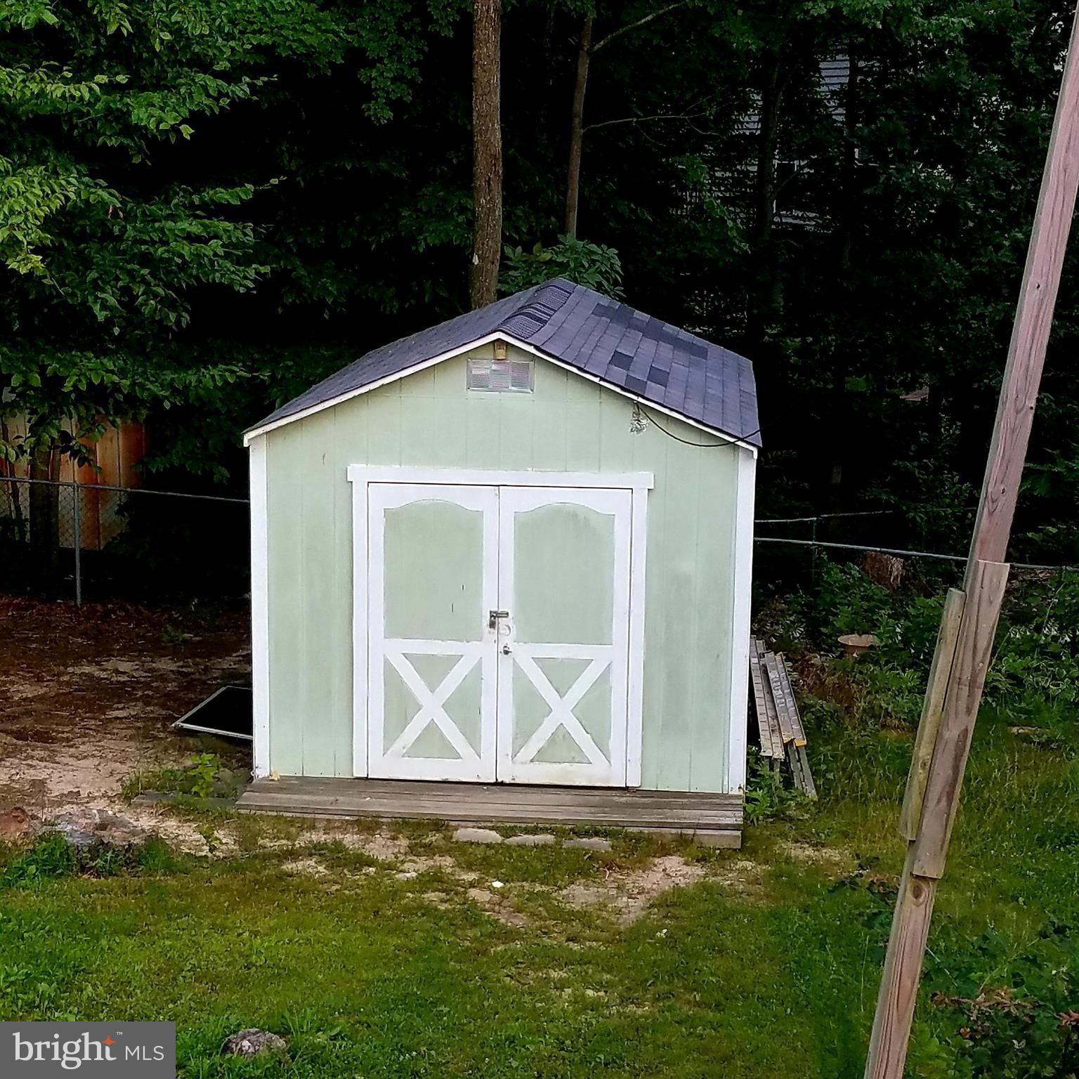 13107 Newgate Road Woodbridge, VA 22193 - Photo 25 of 26 Exterior (Rear) shed