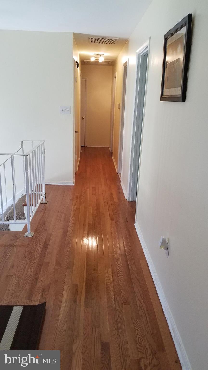 13107 Newgate Road Woodbridge, VA 22193 - Photo 9 of 26 Hallway
